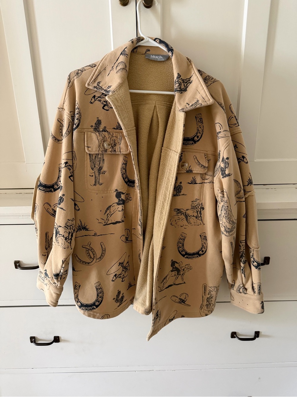 Vintage-Inspired Beige Western Print Jacket - Women